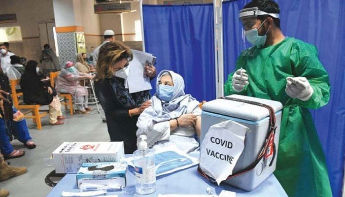 Sindh govt allows people to get vaccinated without CNICs