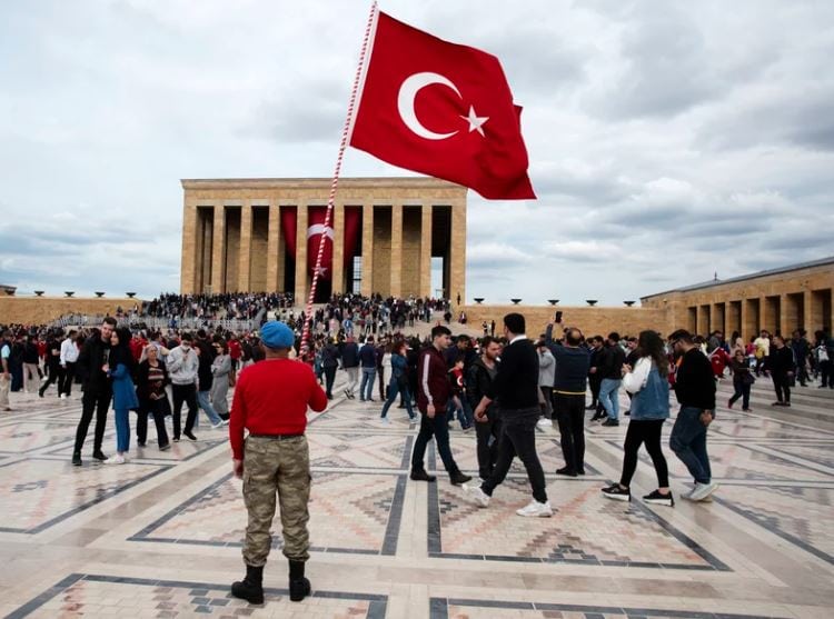 Turkey officially changes its name