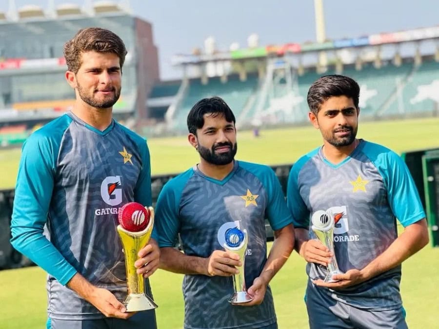 Babar, Shaheen sign revised Central contracts
