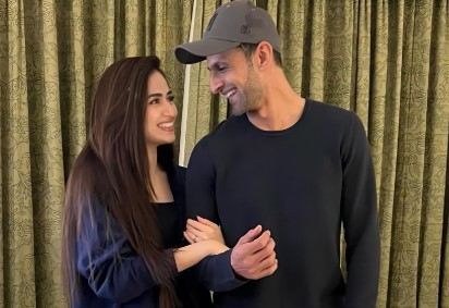 Shoaib Malik Sana Javed Become Center Of Attention In Doha Ramp Walk
