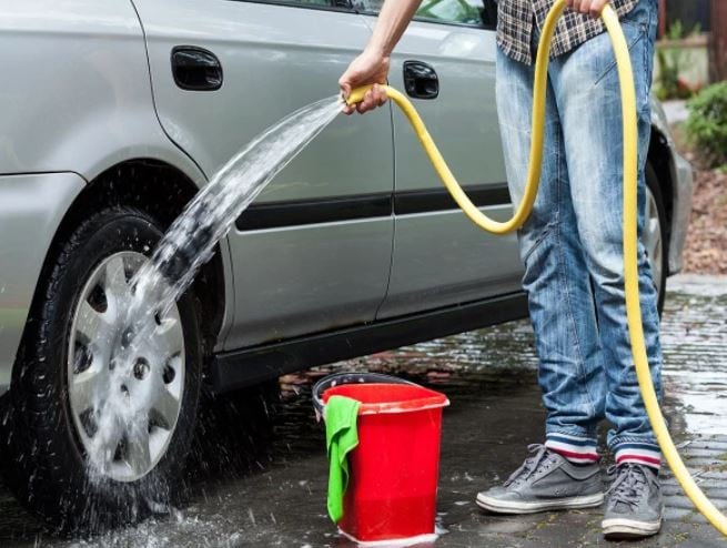 Lhc Imposes Rs10 000 Fine For Washing Cars At Homes