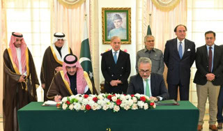 Pakistan Enters 1 2 Billion Deferred Oil Payment Deal With Saudi Arabia For Economic Relief