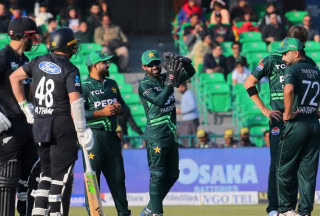 Phillips Stars As New Zealand Stun Pakistan By 78 Runs In Tri Series Opener