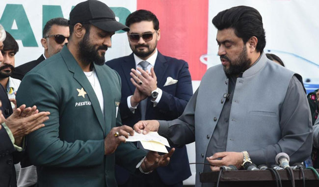 Tessori Presents Cheque Of Rs1m To Rameez Ibrahim