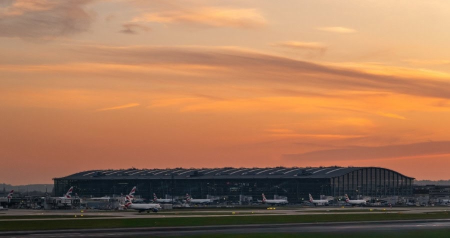 London Heathrow Airport Shut Down Due To Power Outage Flights Diverted