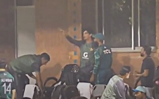 Mohammad Rizwan Breaks Fast Bowler Naseem Shahs Mobile Phone