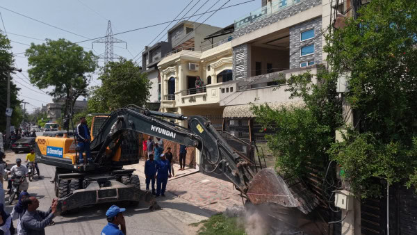 Encroachments Removed In Lahores Subzazar Allama Iqbal Town