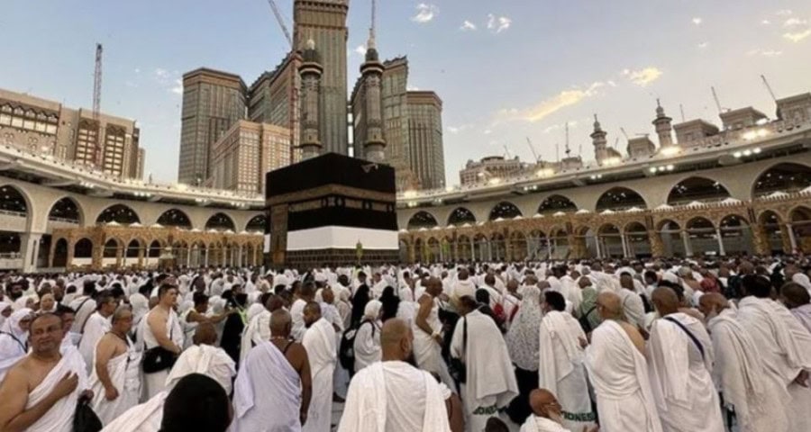Hope For Pilgrims As Pakistani Govt Makes Efforts For Refunds After Hajj Crisis