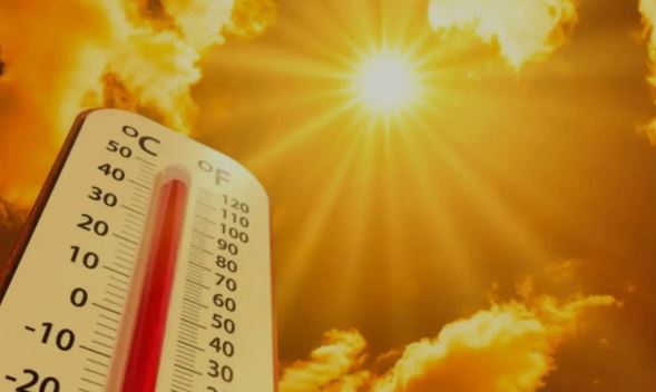 Intense Heat Continues Amid Dry Weather In Lahore Punjab