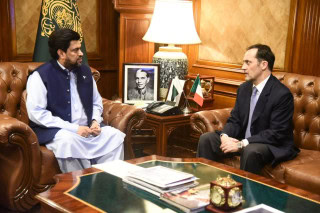 Italian Cg Calls On Governor Sindh