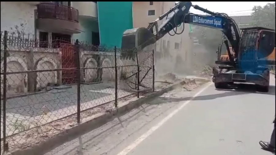 Illegal Constructions Removed In Lahores Subzazar Allama Iqbal Town