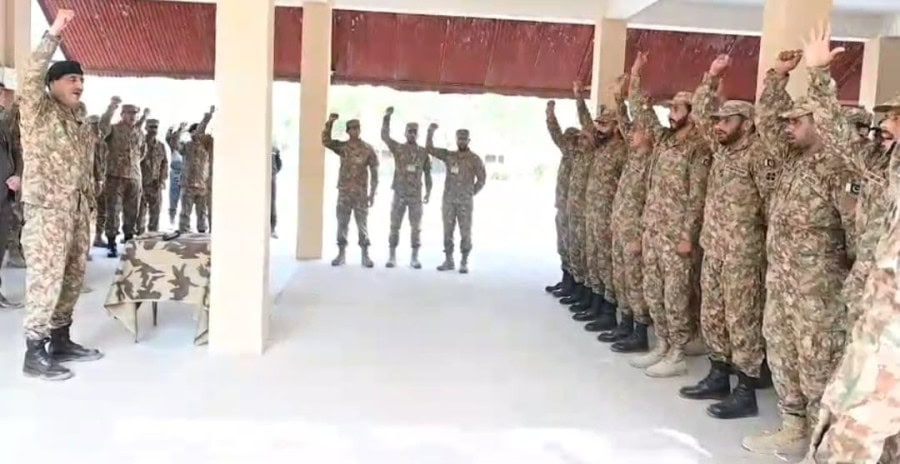 Pakistan Army Offers Salat Al Shukr After Success Of Operation Bunyan Un Marsoos