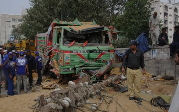 Dumper Truck Association Refuses To Lift Entrails In Karachi During Eidul Adha