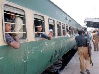 Eidul Adha Special Train Departs From Quetta To Peshawar With Over 450 Passengers