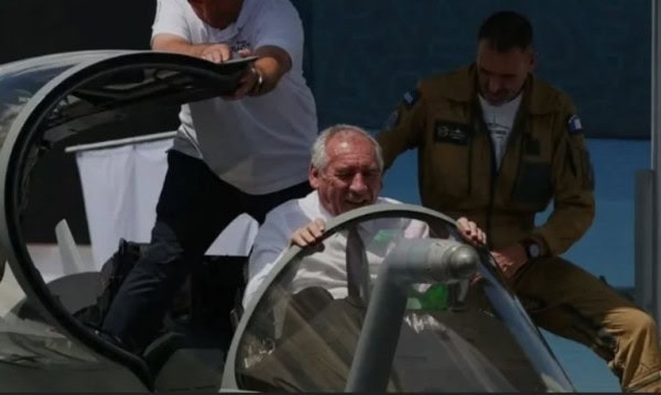 French Pm Francois Bayrou Gets Stuck In Rafale Jet At Paris Air Show