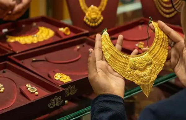Per Tola Gold Price Tumbles By Rs5000 In Pakistan Check Updated Rates List