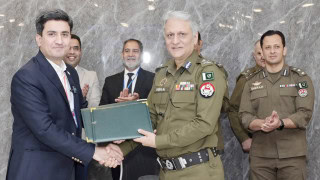 Sohaib Distributes House Keys To Families Of Police Martyrs