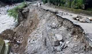 Alert Issued For Tourists As Landslide Shuts Murree Road