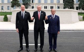 Pm Shehbaz Turkish And Azerbaijan Presidents Engage In Cordial Conversation